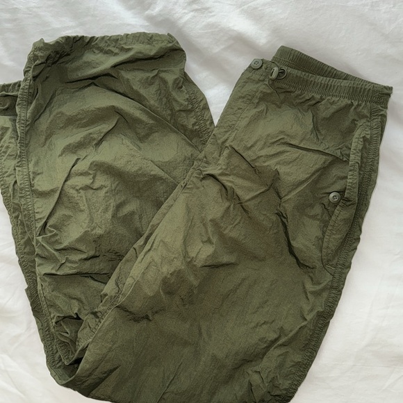 Aritzia Aviator Parachute Pant - Picture 4 of 6